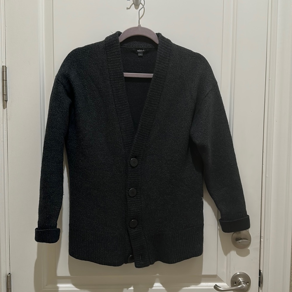 Allbirds woman’s wool sweater size 4-6 feels like a medium thought it’s L.